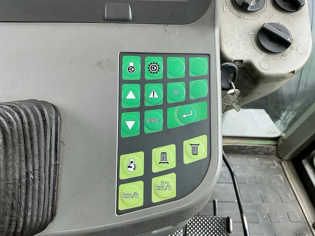 1999 fendt favorit 822 turboshift vierwielaangedreven landbouwtractor - afbeelding 30 van  42