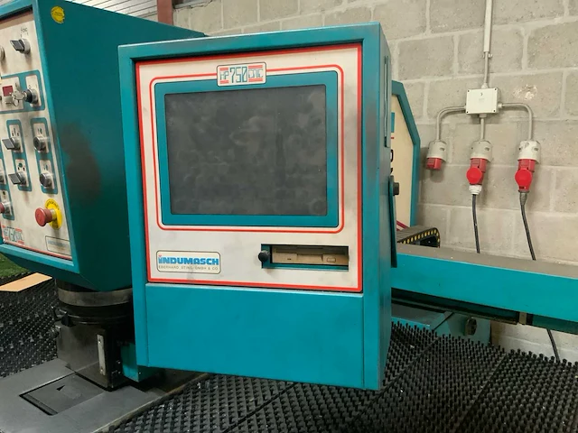 1999 indumasch hp 750 cnc/z ponsmachine - afbeelding 4 van  23