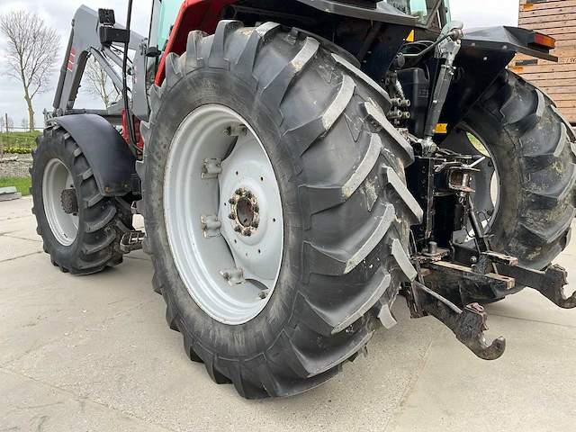 1999 massey ferguson 6265 vierwielaangedreven landbouwtractor - afbeelding 18 van  43