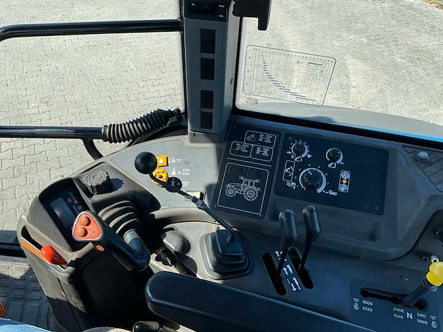 1999 new holland 8160 vierwielaangedreven landbouwtractor - afbeelding 27 van  42