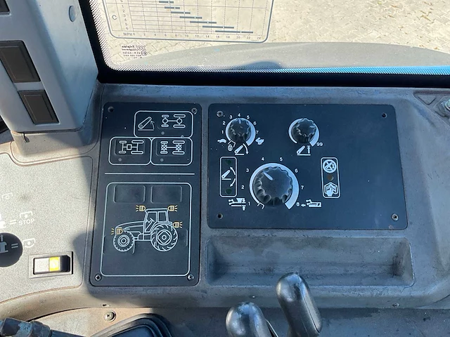 1999 new holland 8160 vierwielaangedreven landbouwtractoren - afbeelding 29 van  42