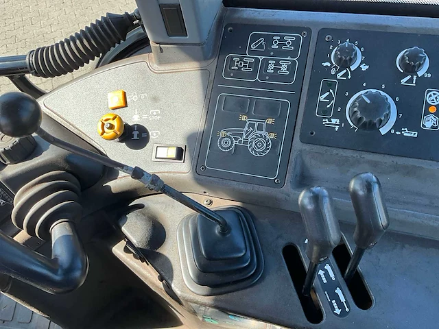 1999 new holland 8160 vierwielaangedreven landbouwtractoren - afbeelding 31 van  42