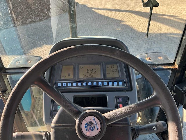 1999 new holland ts110 vierwielaangedreven landbouwtractor - afbeelding 24 van  43