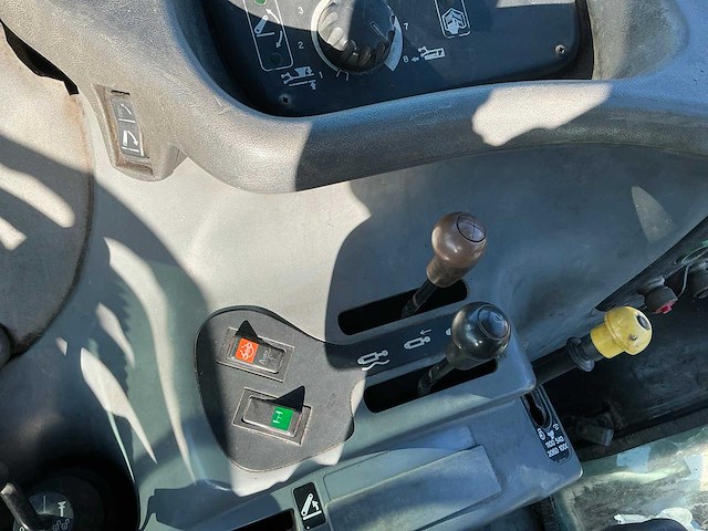 1999 new holland ts110 vierwielaangedreven landbouwtractor - afbeelding 26 van  43