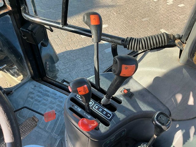 1999 new holland ts110 vierwielaangedreven landbouwtractor - afbeelding 28 van  43