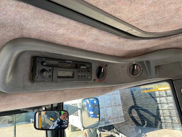 1999 new holland ts110 vierwielaangedreven landbouwtractor - afbeelding 32 van  43