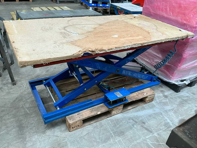 1999 quarrate supporto elevatore pneumatische schaarheftafel - afbeelding 1 van  10