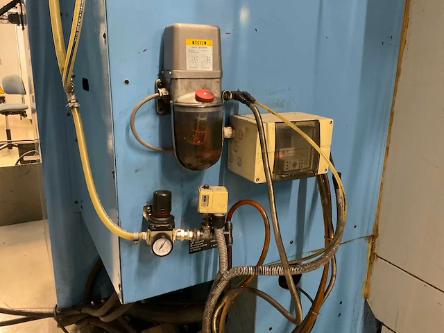 1999 supermax ycm-v65a cnc freesmachine - afbeelding 22 van  25