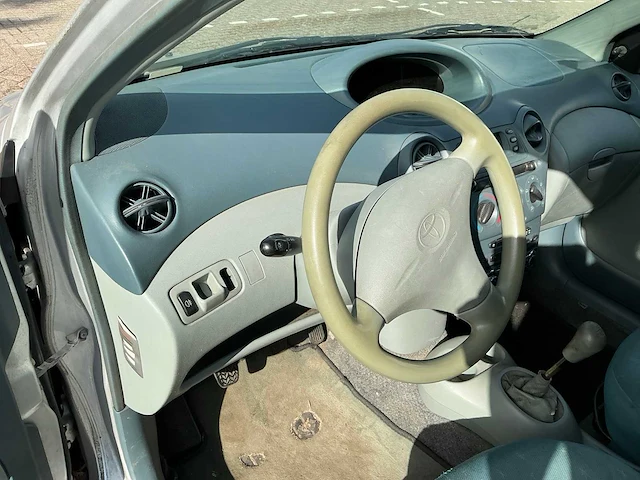 1999 toyota yaris personenauto - afbeelding 15 van  27