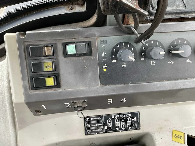 1999 valtra-valmet 8150 hi-tech vierwielaangedreven landbouwtractor - afbeelding 18 van  33