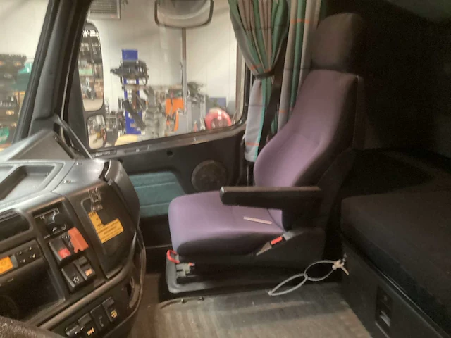 1999 volvo fh12 vrachtwagen - afbeelding 8 van  17