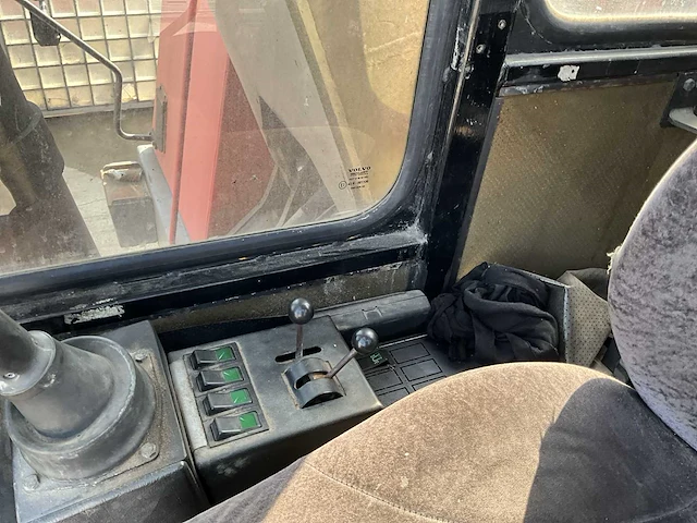 1999 volvo/akkerman ew200 banden graafmachine - afbeelding 9 van  40