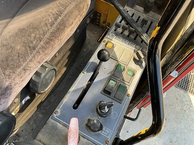1999 volvo/akkerman ew200 banden graafmachine - afbeelding 11 van  40