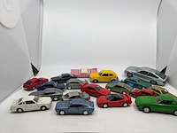 19x miniatuur o.a. dinky toys, yonezawa toys, gama