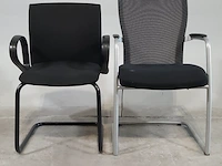 19x vergaderstoel, 1x verrijdbare kast en folderrek - afbeelding 1 van  12