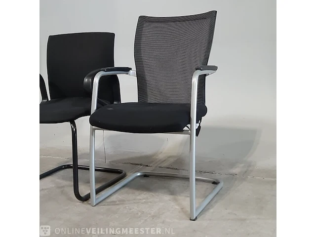 19x vergaderstoel, 1x verrijdbare kast en folderrek - afbeelding 6 van  12