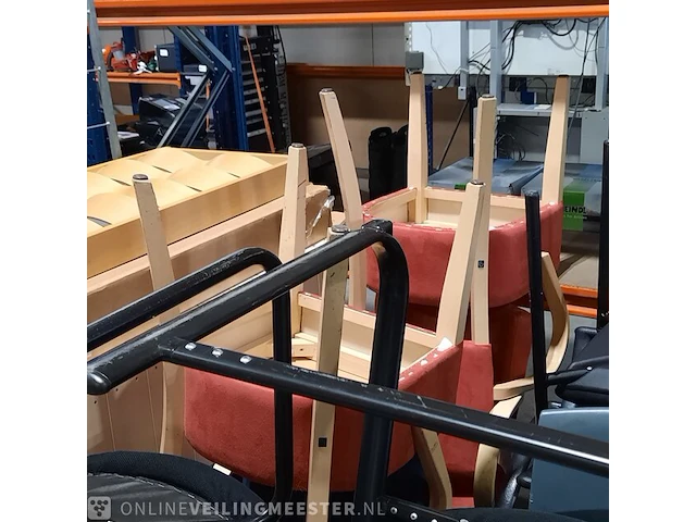 19x vergaderstoel, 1x verrijdbare kast en folderrek - afbeelding 11 van  12