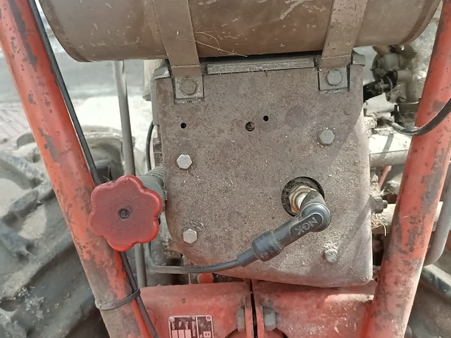 1assige tractor, bucher, m300 - afbeelding 3 van  12