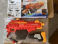 1x elektrisch waterpistool voor kinderen met 680ml capaciteit - rood - afbeelding 3 van  3