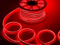 1x neon led strip 50m – 8w/m – rood – ip65 waterdicht – gebruik binnen/buiten - afbeelding 1 van  4