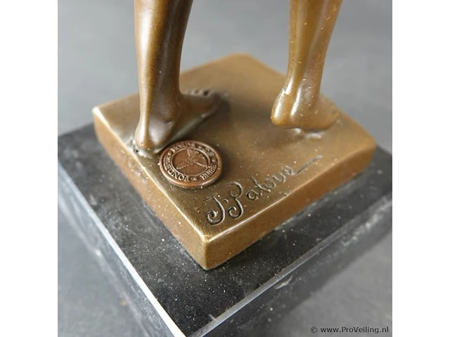 2 bronzen jongeheren op marmeren basement - afbeelding 5 van  5