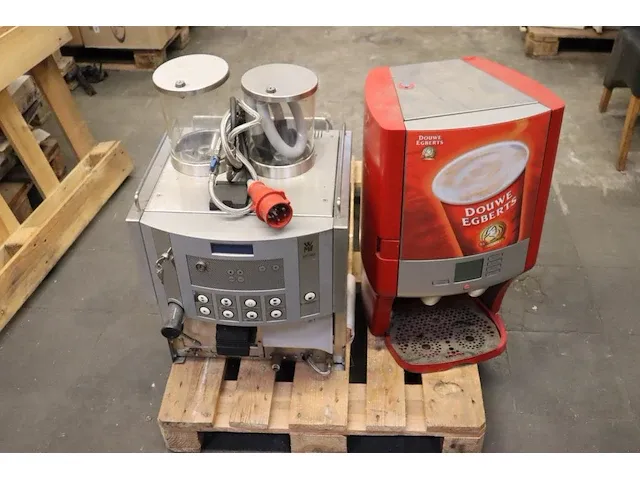 2 diverse koffiemachines - afbeelding 1 van  2
