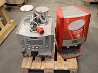 2 diverse koffiemachines - afbeelding 1 van  2