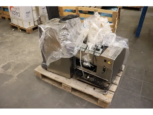 2 diverse koffiemachines - afbeelding 2 van  3