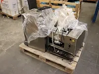 2 diverse koffiemachines - afbeelding 2 van  3