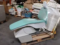2 diverse tandartsstoelen - afbeelding 1 van  9