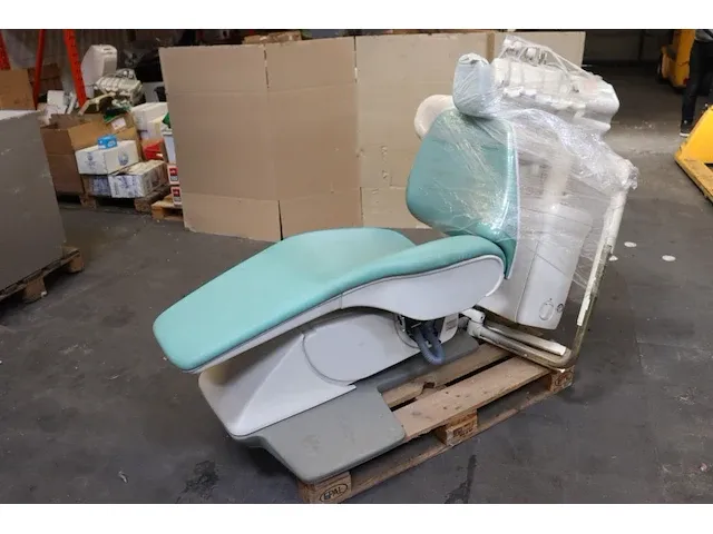 2 diverse tandartsstoelen - afbeelding 3 van  9