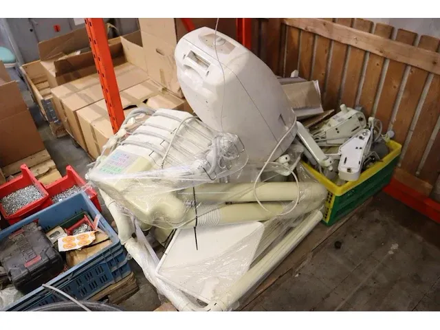 2 diverse tandartsstoelen - afbeelding 8 van  9