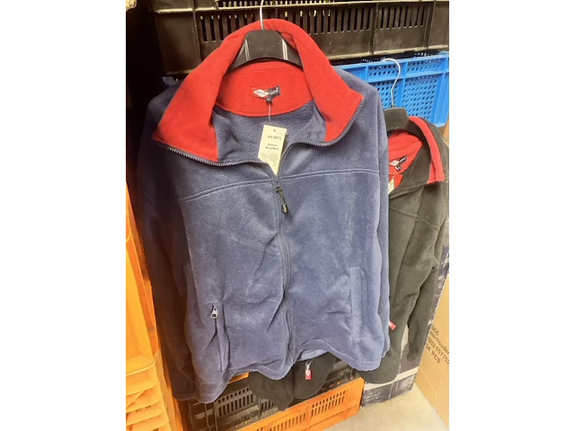 2 fleecevesten blauw mt xs en zwart mt s, retour uit verkoop - afbeelding 4 van  5