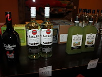 2 flessen bacardi rum - afbeelding 1 van  2