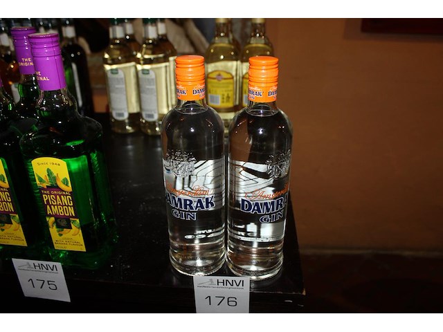 2 flessen gin damrak amsterdam - afbeelding 1 van  2