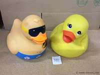 2 grote bad eenden - afbeelding 1 van  2
