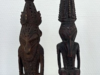 2 houten sepik beeldjes, papoea nieuw guinea, te dateren midden 20e eeuw - afbeelding 1 van  7