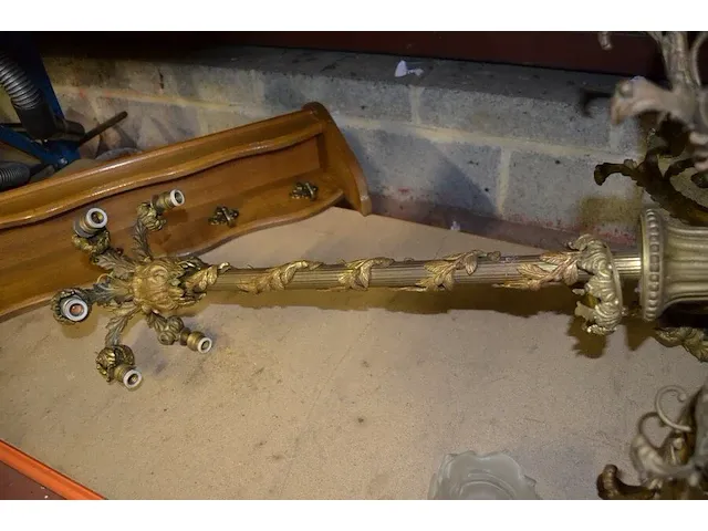 2 koperen lusters, 2 spiegels in vergulde kader - afbeelding 3 van  12
