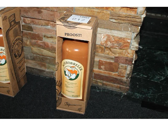 2 liter fles schrobbeler. - afbeelding 1 van  2