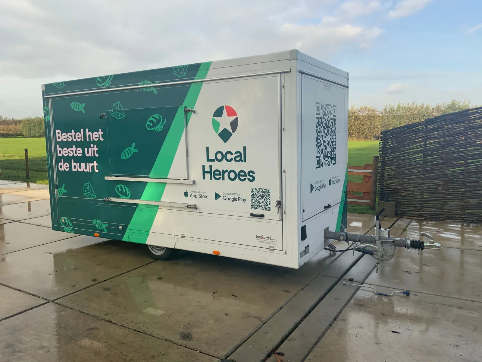 2 mobiele innovan trailers/marktwagens