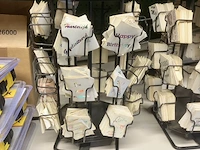 2 molentjes met kleine wenskaartjes vooro.a bloemen. diverse kaartjes zijn wat minder mooi - afbeelding 2 van  5