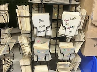 2 molentjes met kleine wenskaartjes vooro.a bloemen. diverse kaartjes zijn wat minder mooi - afbeelding 5 van  5