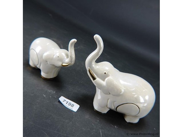 2 porseleinen olifanten - afbeelding 2 van  3