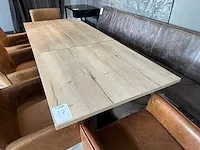 2 restauranttafels met 5 lederen fauteuils - afbeelding 3 van  7