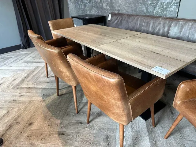 2 restauranttafels met 5 lederen fauteuils - afbeelding 7 van  7