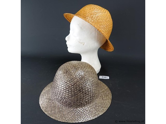 2 strohoeden - afbeelding 1 van  5