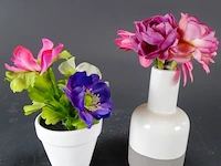 2 vazen met kunstbloemen - afbeelding 1 van  5