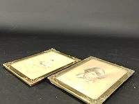 2 verzilverde lijstjes met voorstellingen op satijn - afbeelding 4 van  5