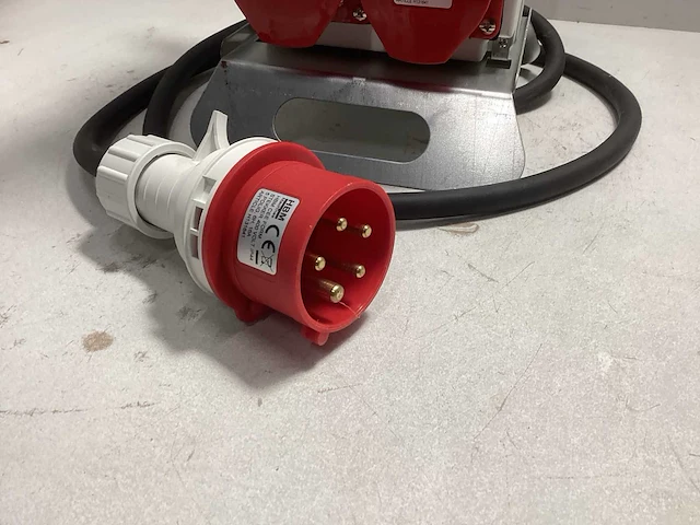 2 x 400 volt en 4 x 230 volt - verdeelblok - afbeelding 3 van  4