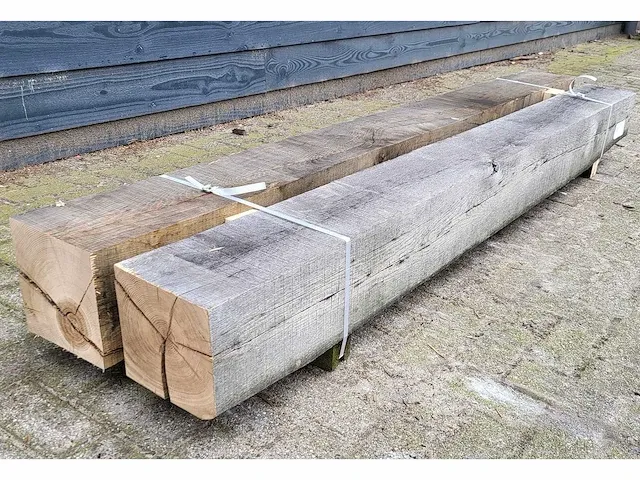2 x rustieke eiken palen 200 x 200mm , lengte 220cm - afbeelding 1 van  4